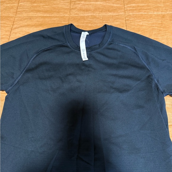 2x Lulu Lemon Men's T Shirts - Picture 2 of 9